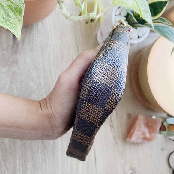 Louis Vuitton • AUTHENTIC Mini Pochette Damier - Picture 6 of 13